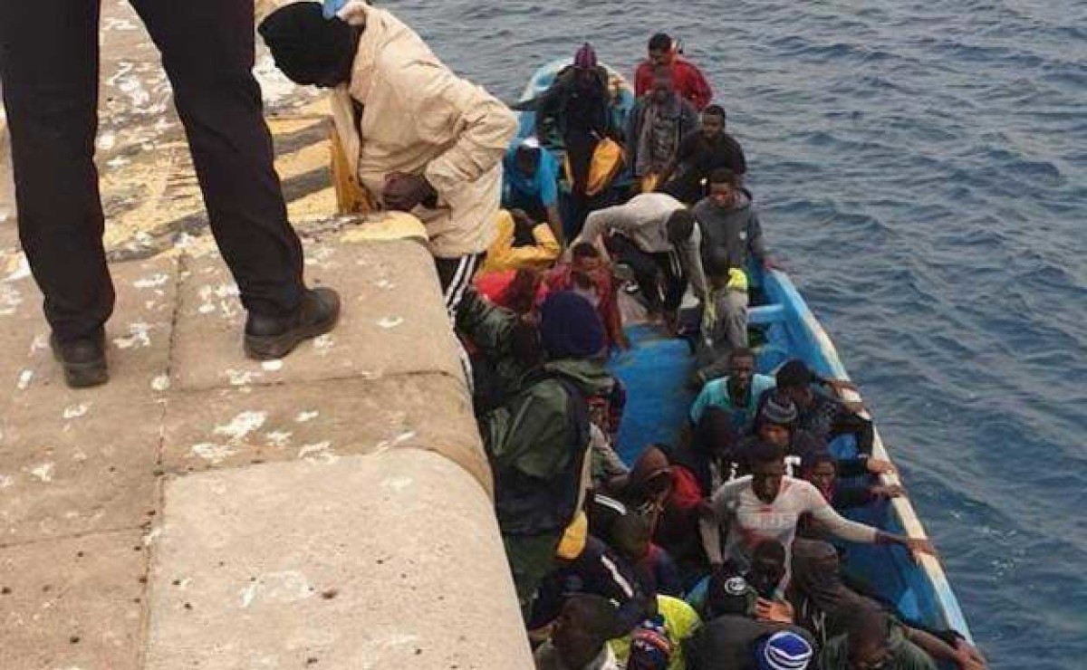 Flyktingar i hamnen