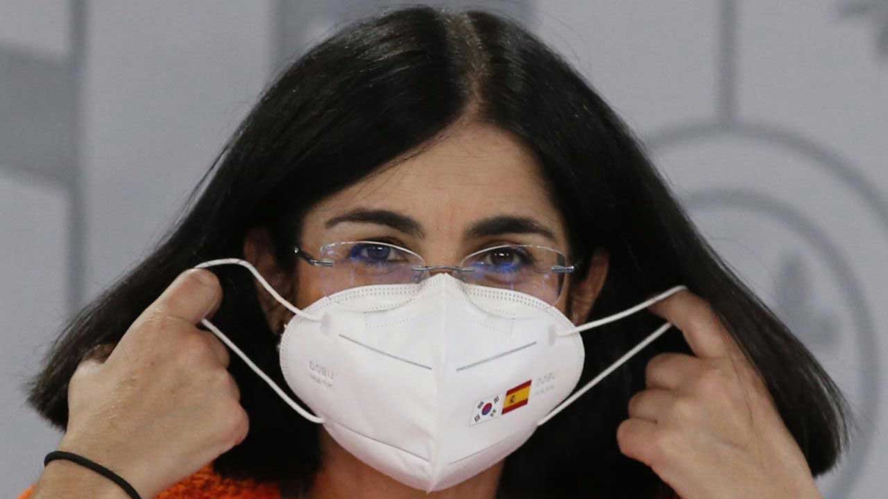 Hälsoministern med mask