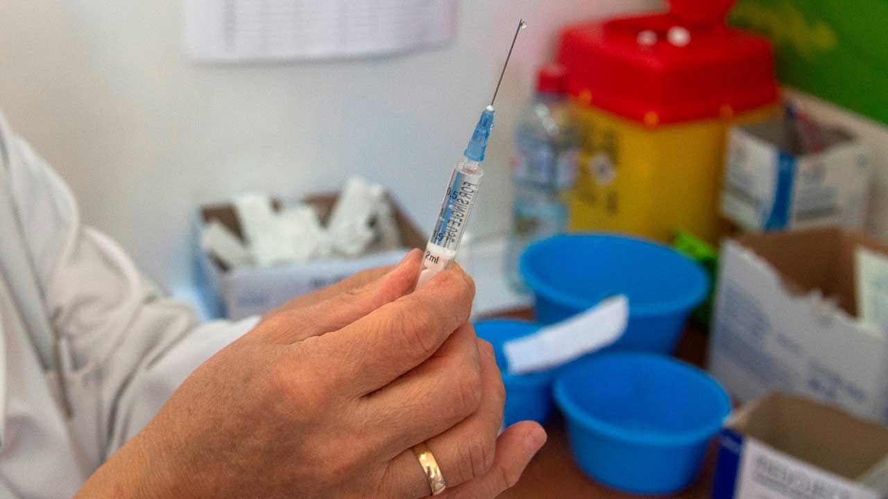 Spruta med vaccin