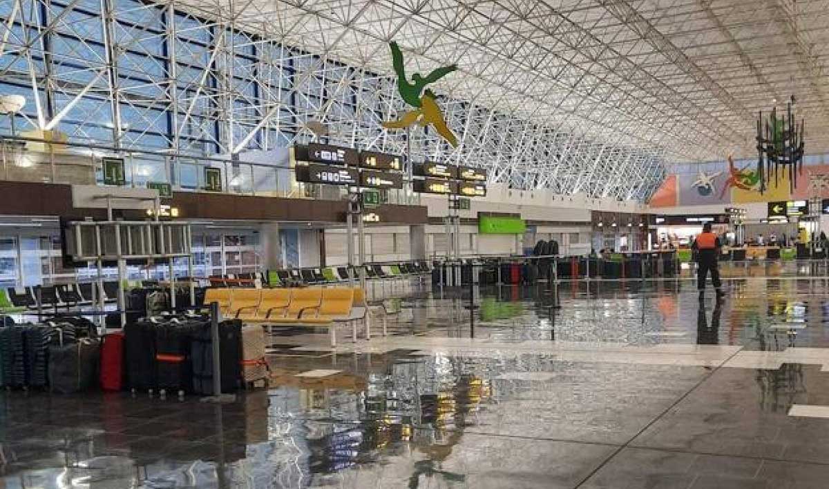 Flygplatsen tom