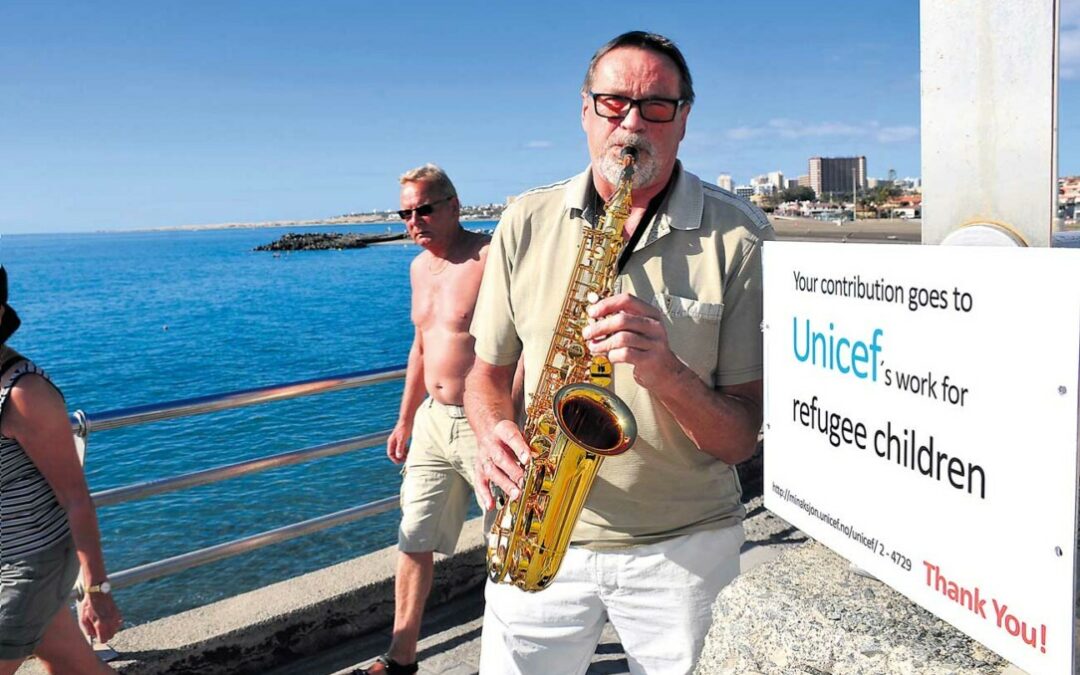 Jan gleder turister med vakker musikk 