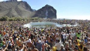 Den 11 september Fiesta del Charco &laquo;Pölfest&raquo; i La Aldea