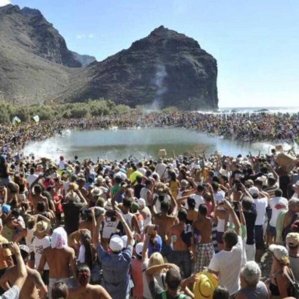 Den 11 september Fiesta del Charco «Pölfest» i La Aldea