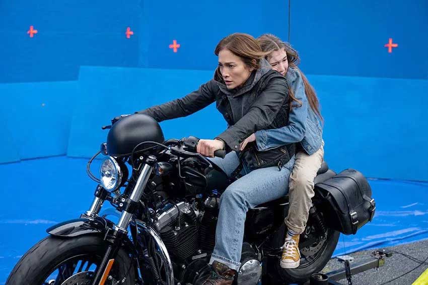 Jennifer på motorcyckel 