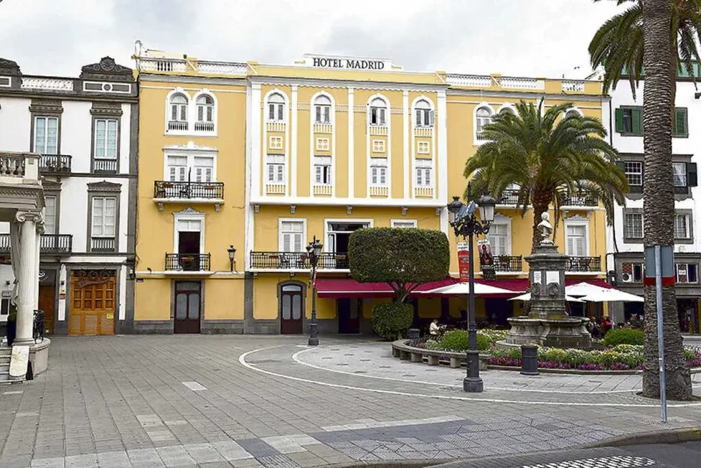 Vi vandrer gatelangs i Las Palmas