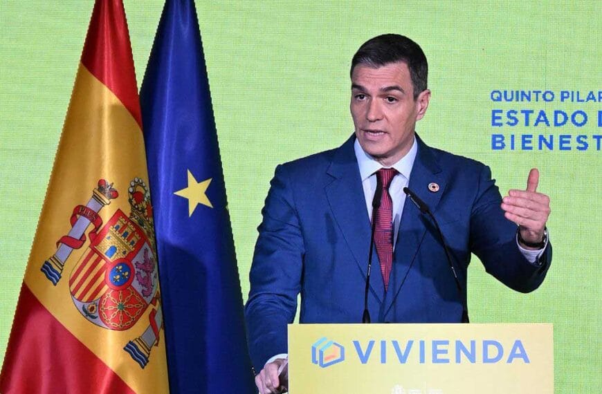 Pedro Sanchez i talarstolen