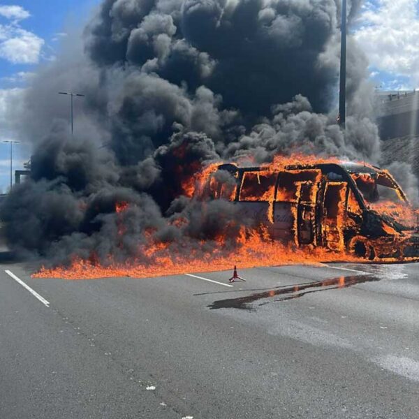 Buss i flammor