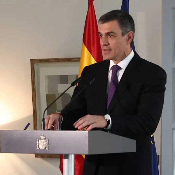 Pedro Sanchez i talarstolen