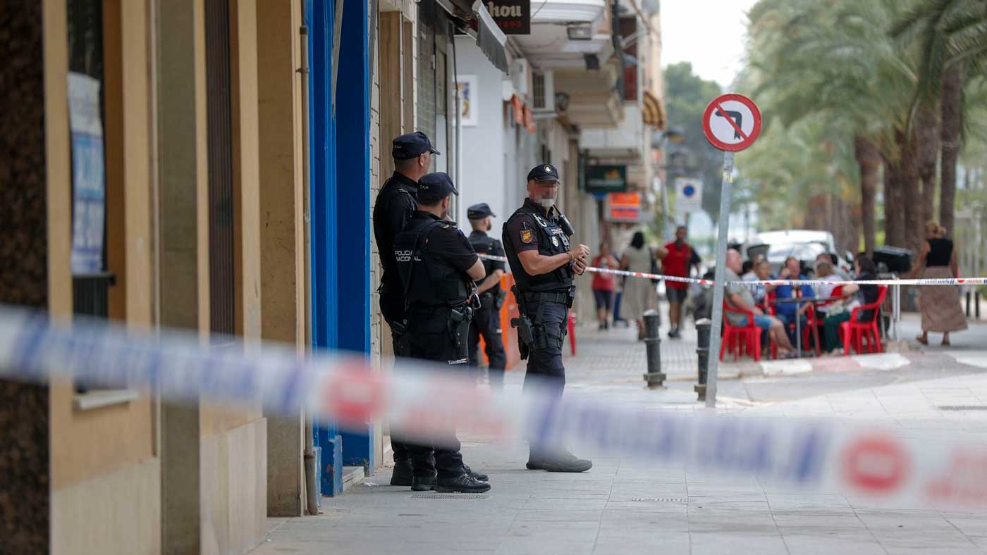 Poliser på gatan i Firgas