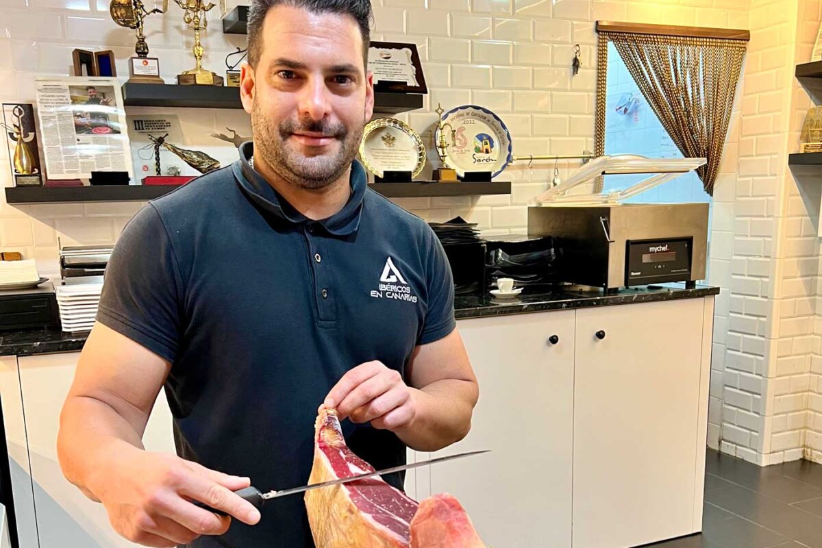 Uppskärnig av Iberisk skinke