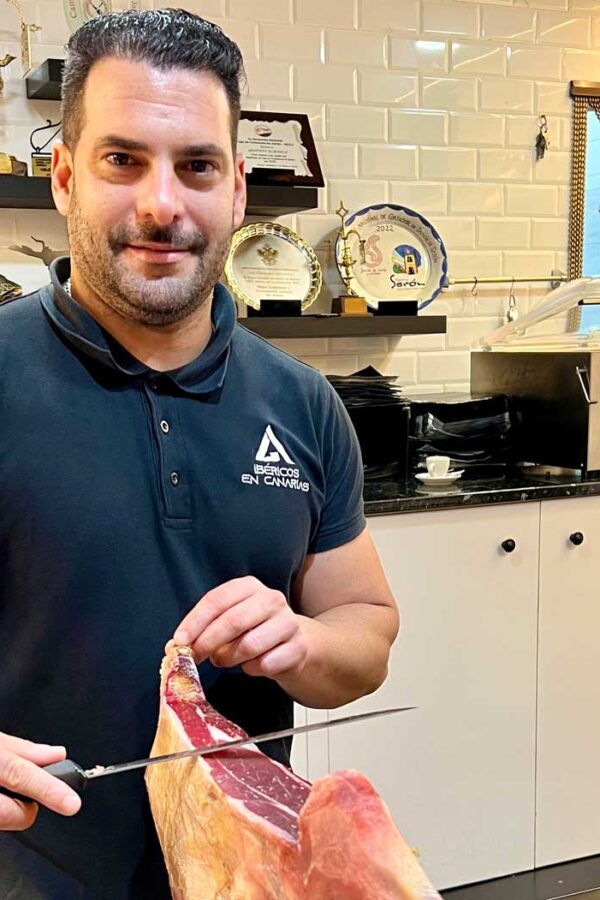 Uppskärnig av Iberisk skinke