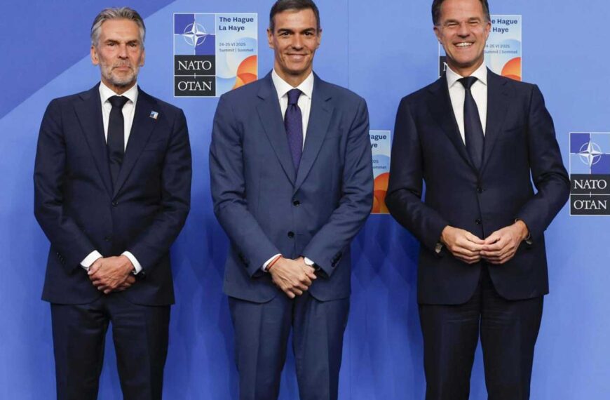 President Pedro Sánchez står nesten alene mot en europeisk blokk som går inn for å adlyde…