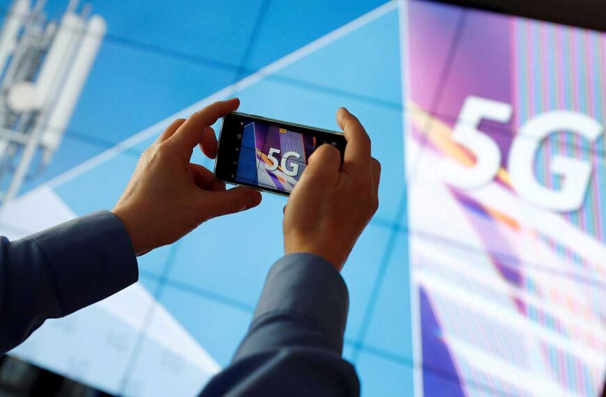 Bild på mobil med 5G