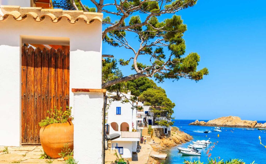 Hus vid havet i spanien