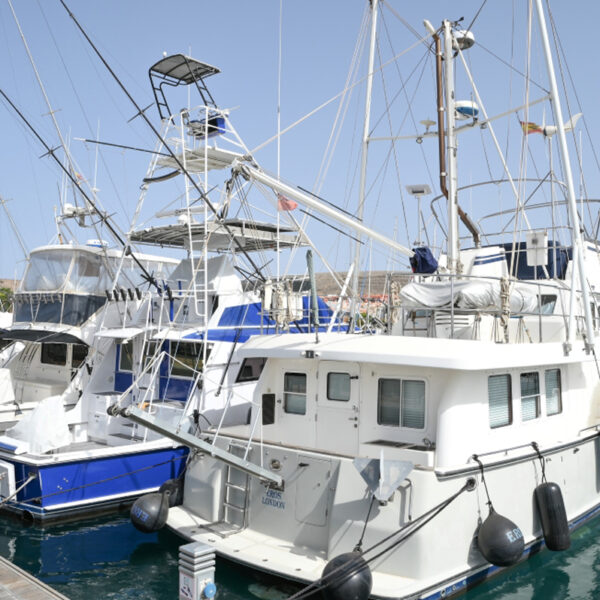 Båtar i hamnen i Pasito lanco