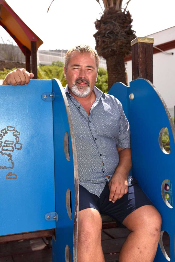 Kjartan Paulsen på skolgården