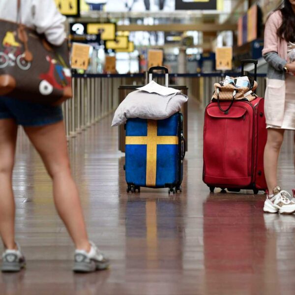 Bagage med svensk flagga