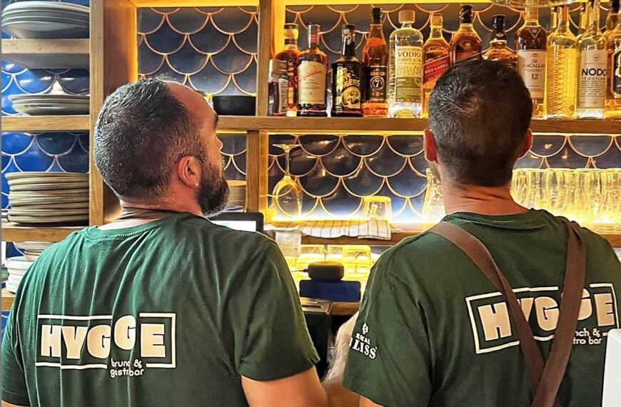 2 personer med Hygge T-Shirt