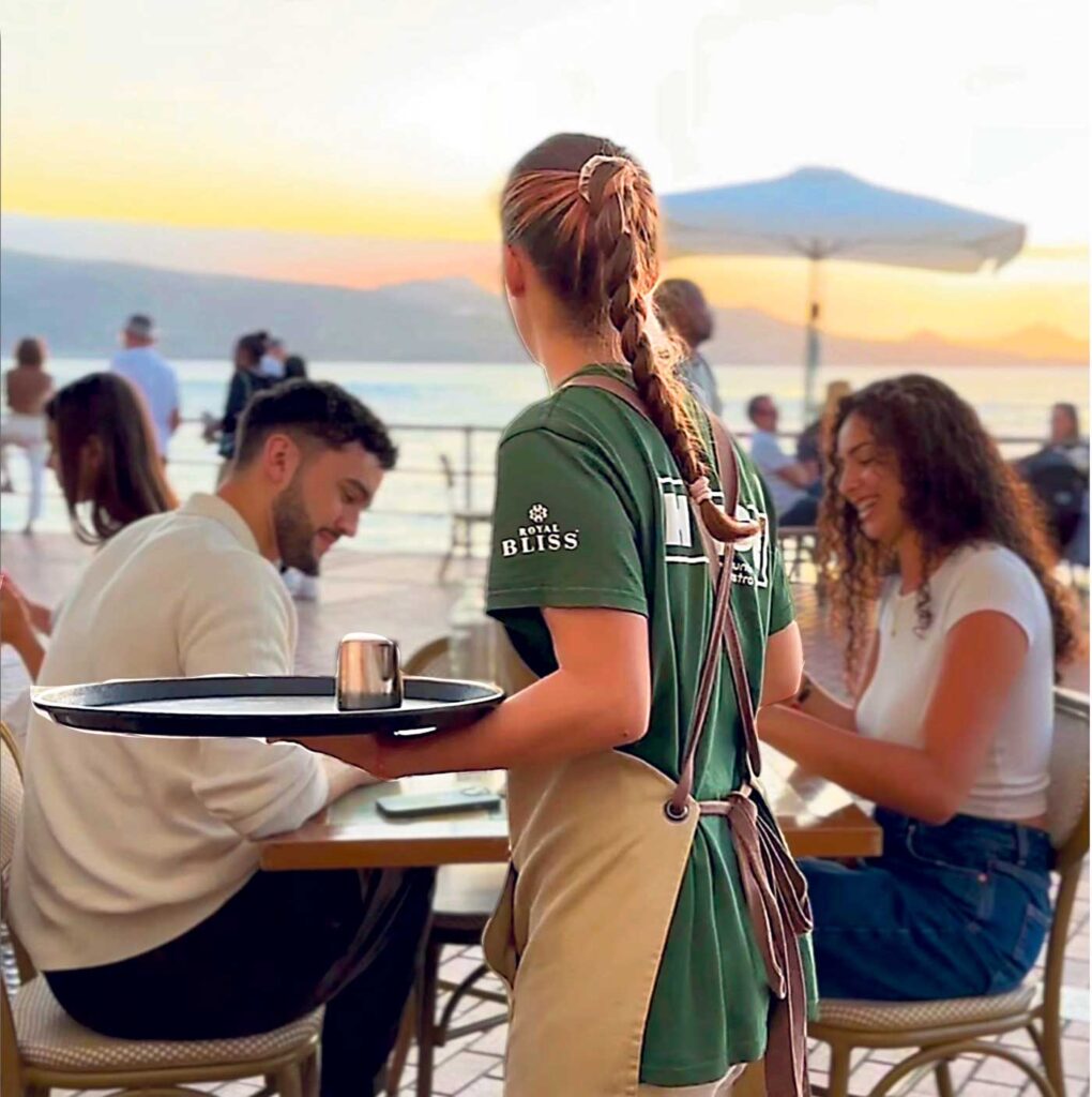 Servitör vid borden