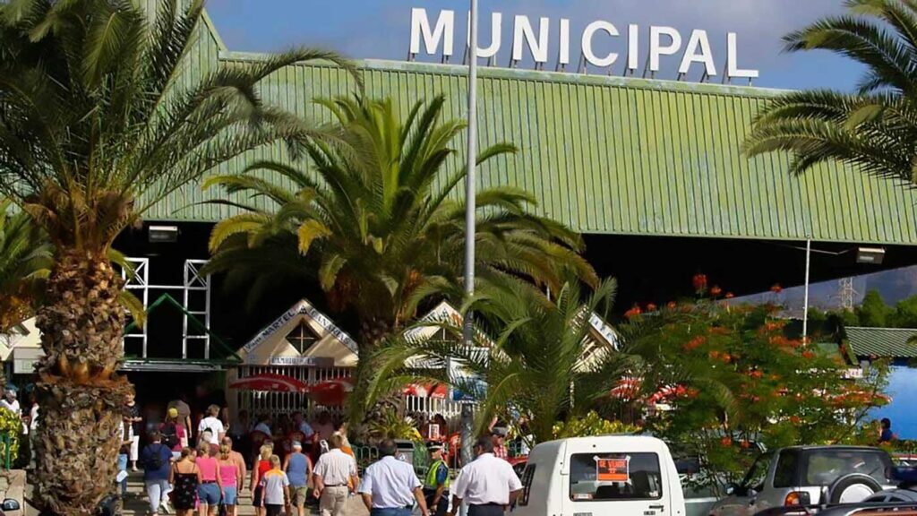 Ingången till marknaden i San Fernando