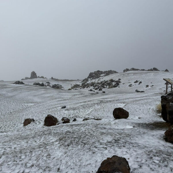 Snö på Teide Teneriffa februari 2026 efter DANA