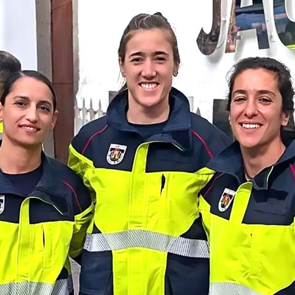 De tre første kvinnelige brannmennene