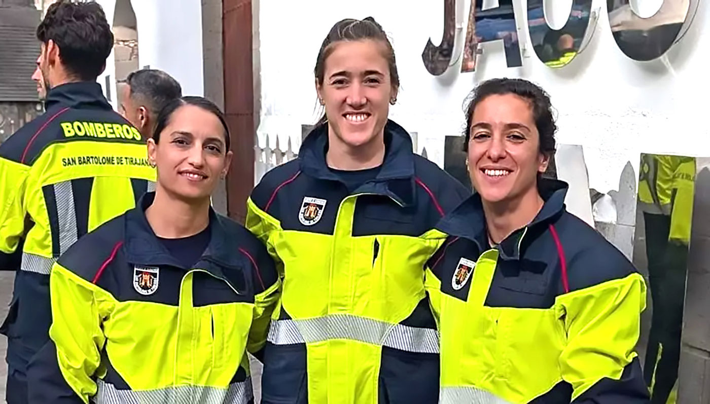 De tre første kvinnelige brannmennene