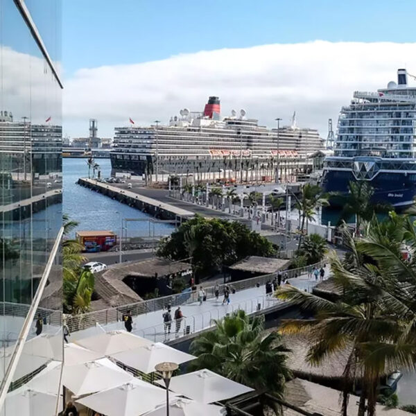 Kryssninngsfartyg Las Palmas hamn