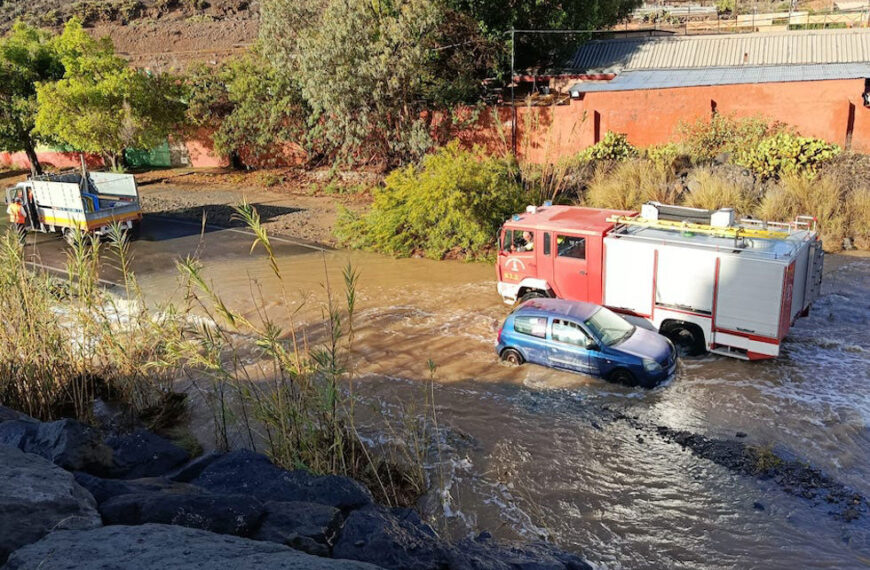 BIlförare fast i bilen