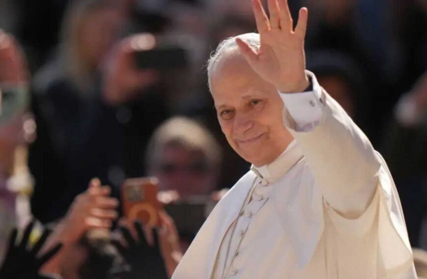 Paven besøker Arguineguín havn Gran Canaria