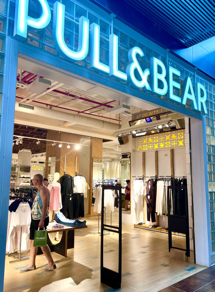 Utbud på shoppingcenter Tablero. Pull & Bear