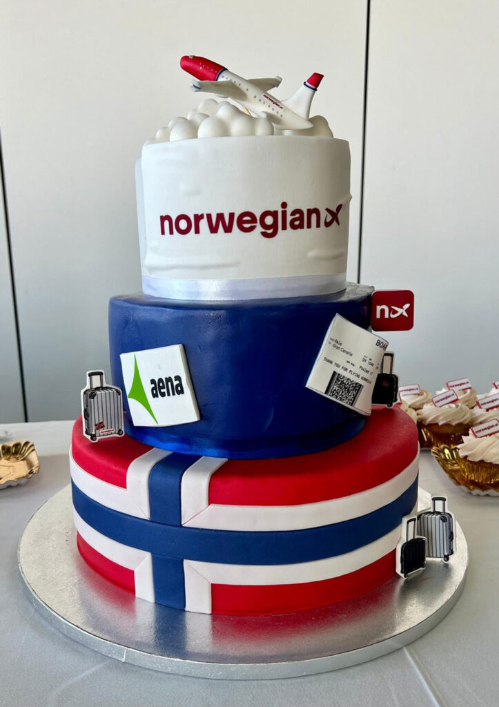 Tårta på invigning av ny base på Gran Canaria