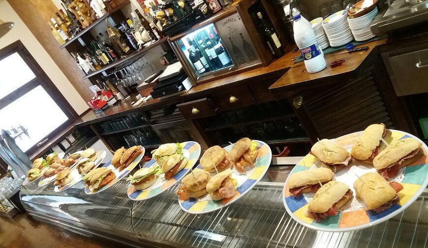 Kväll med pinchos, lokala viner och livemusik i Telde på fredag