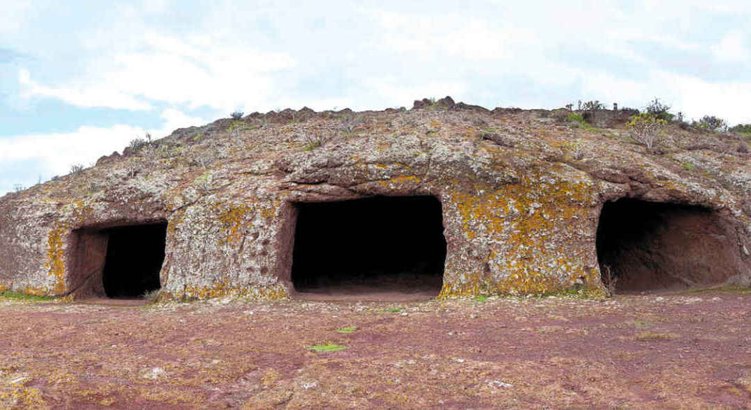 Cueva de Cuatro Puertas