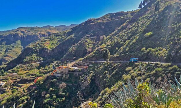 Ta buss 18 – upplev friheten och se det inre av Gran Canaria